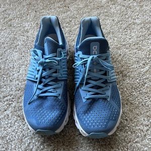 On cloud blue Sneakers